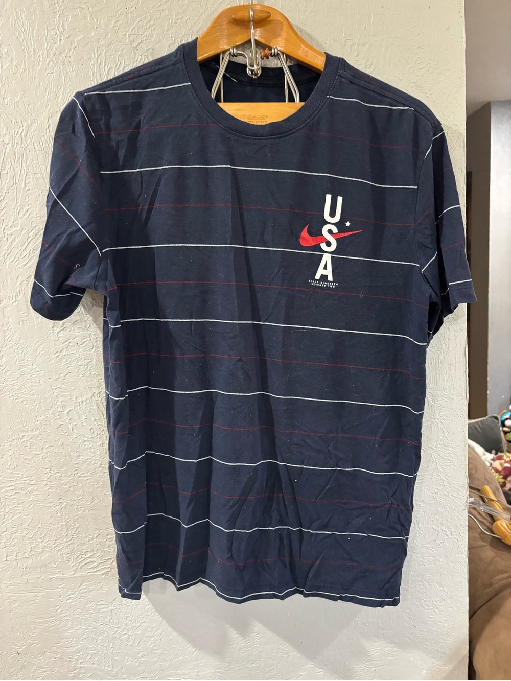 Nike Team USA Men’s Americana navy/white striped short sleeve t-shirt size M